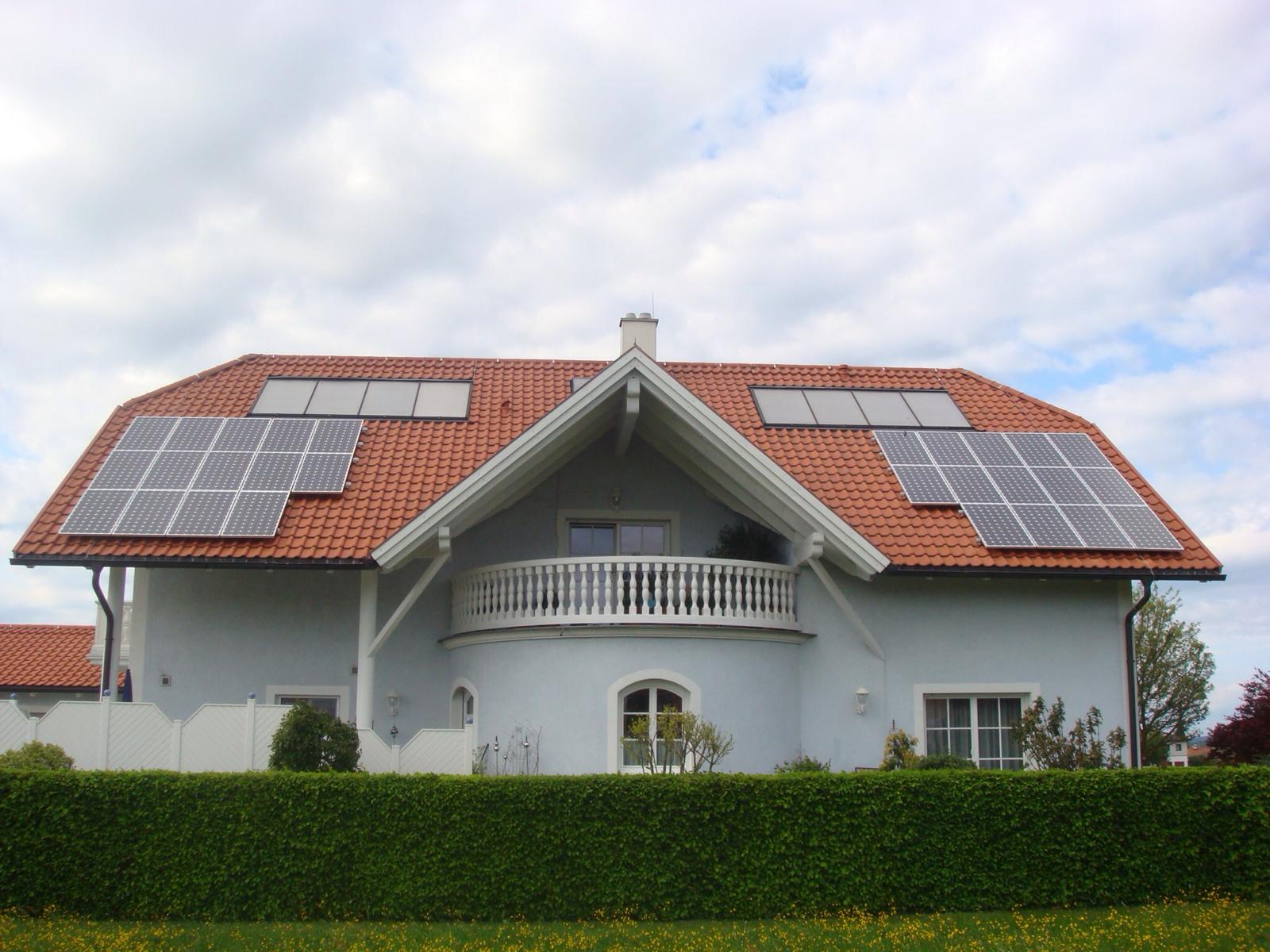 PV Module auf einem Satteldach